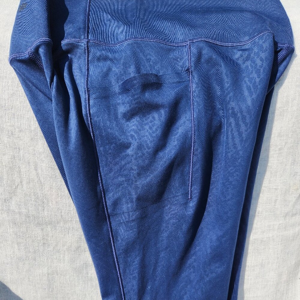 Blue Athleta Salutation Stash Pocket 7/8 Tight M